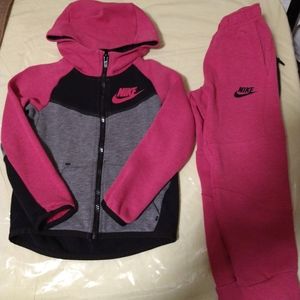 Nike Tech Suit 4t